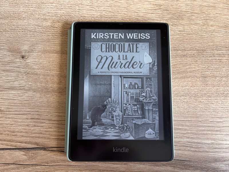 A Perfectly Proper Paranormal Museum van Kirsten Weiss op de Kindle