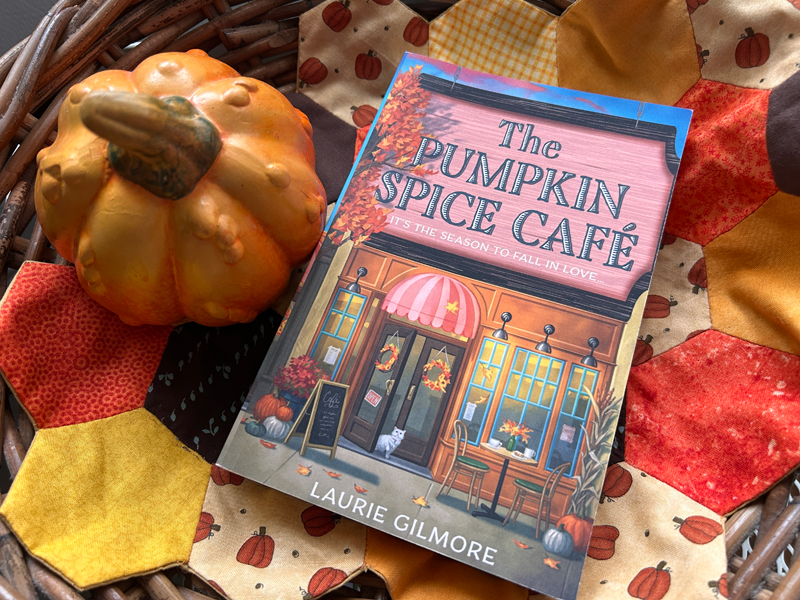 Herfstboek The pumpkin spice cafe van Laurie Gilmore